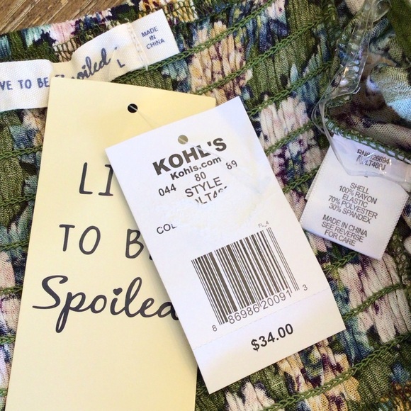 Live To Be Spoiled Juniors Green Floral Ruffle Strap Smocked Crop Top Size L - Picture 4 of 4